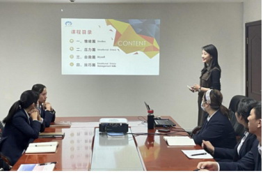 心理疏导解困惑激发动力再奋进--我公司组织人社厅劳务派遣员工参加心理健康专题讲座